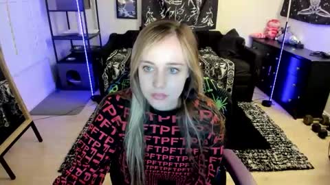 Snapshot of luna_lovelyy chatting on June 6, 6:07 am Luna online show from June 6, 6:07 am