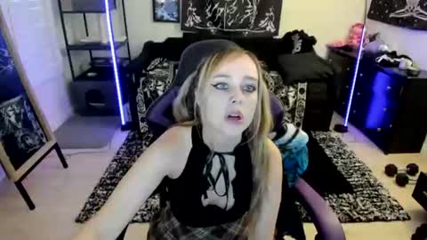 Snapshot of luna_lovelyy chatting on June 25, 7:51 pm Luna online show from June 25, 7:51 pm