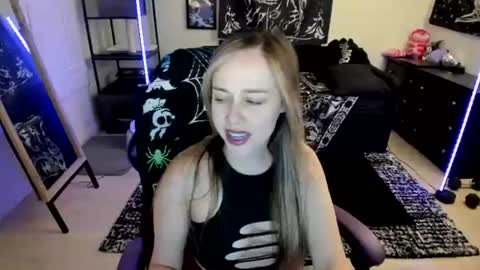 Snapshot of luna_lovelyy chatting on June 29, 9:48 pm Luna online show from June 29, 9:48 pm