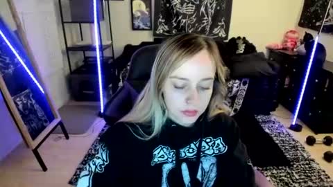 Snapshot of luna_lovelyy chatting on July 1, 1:34 pm Luna online show from July 1, 1:34 pm