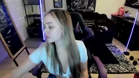 Snapshot of luna_lovelyy chatting on July 9, 8:46 pm Luna online show from July 9, 8:46 pm