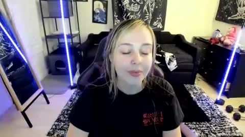 Snapshot of luna_lovelyy chatting on July 15, 10:48 pm Luna online show from July 15, 10:48 pm