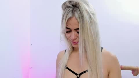 Snapshot of luna_marquez_ chatting on May 26, 5:20 pm Luna Marquez online show from May 26, 5:20 pm