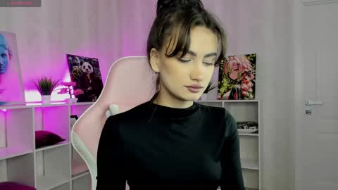 Snapshot of luna_mee chatting on May 19, 1:00 am Adele online show from May 19, 1:00 am