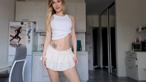 Snapshot of luna_mp4 chatting on July 15, 8:19 am Alice online show from July 15, 8:19 am