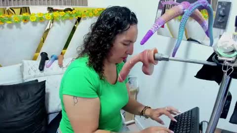 Snapshot of luna_naughty1 chatting on May 30, 6:49 pm luna_naughty1 online show from May 30, 6:49 pm
