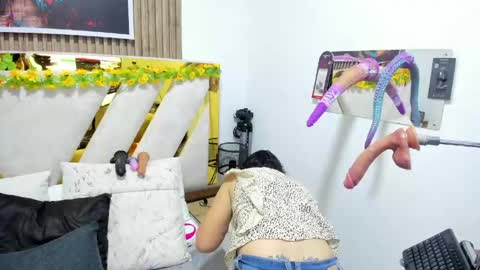 Snapshot of luna_naughty1 chatting on June 2, 6:43 pm luna_naughty1 online show from June 2, 6:43 pm