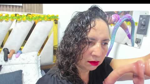 Snapshot of luna_naughty1 chatting on June 6, 7:07 pm luna_naughty1 online show from June 6, 7:07 pm