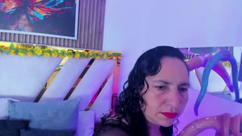 Snapshot of luna_naughty1 chatting on June 10, 9:19 am luna_naughty1 online show from June 10, 9:19 am