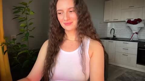 luna_raee online show from September 27, 9:47 am