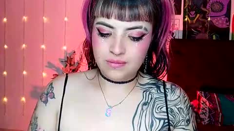 Snapshot of luna_ray420 chatting on December 13, 2:10 am MISS LUNA online show from December 13, 2:10 am