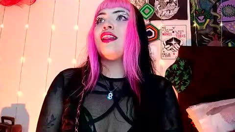 Snapshot of luna_ray420 chatting on January 1, 12:32 am MISS LUNA online show from January 1, 12:32 am