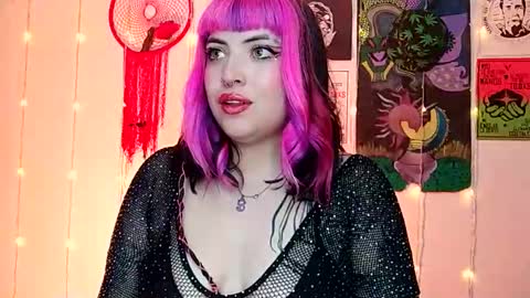 Snapshot of luna_ray420 chatting on January 13, 3:23 am MISS LUNA online show from January 13, 3:23 am