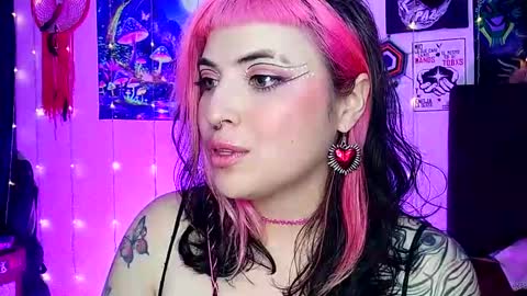 Snapshot of luna_ray420 chatting on February 24, 6:27 am MISS LUNA online show from February 24, 6:27 am