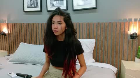 LUNA  online show from November 20, 1:55 pm