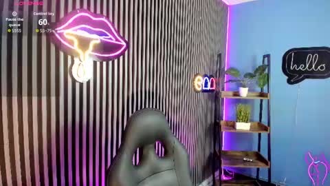 Snapshot of luna_roose1 chatting on June 11, 12:36 pm Luna Rosse online show from June 11, 12:36 pm