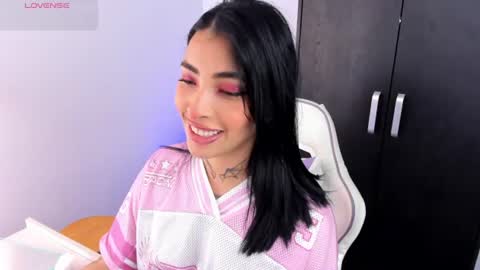 Snapshot of luna_rose10 chatting on August 4, 12:36 am luna rose online show from August 4, 12:36 am