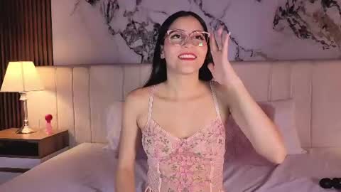 Snapshot of luna_star__18 chatting on July 7, 11:36 am A M M Y online show from July 7, 11:36 am