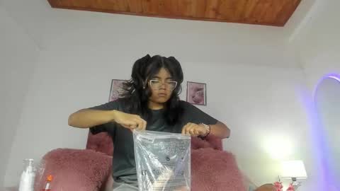 luna_velveth1 online show from February 2, 1:04 am