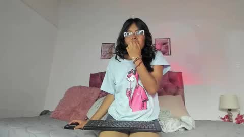 luna_velveth1 online show from March 3, 2:39 am