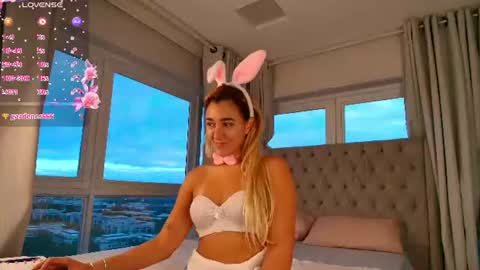Snapshot of luna_velvvet chatting on June 21, 7:49 pm Luna online show from June 21, 7:49 pm