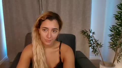 Snapshot of luna_velvvet chatting on June 23, 2:26 pm Luna online show from June 23, 2:26 pm