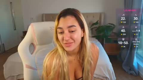 Snapshot of luna_velvvet chatting on July 16, 7:20 pm Luna online show from July 16, 7:20 pm