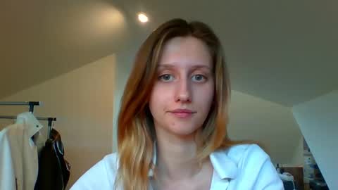 L U N A  online show from February 14, 3:05 pm