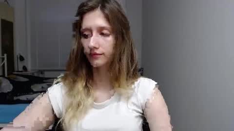 L U N A  online show from October 9, 5:49 am