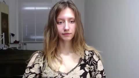 L U N A  online show from October 22, 6:02 am