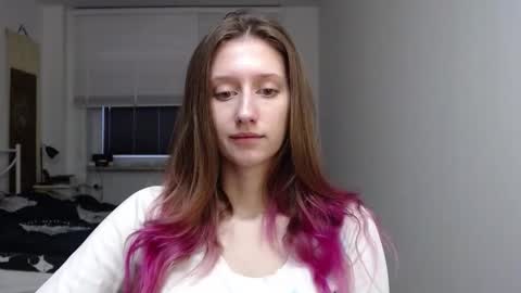 L U N A  online show from November 18, 6:40 am