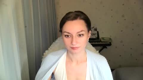 Snapshot of lunaa_bluee chatting on November 9, 7:01 pm lunaa_bluee online show from November 9, 7:01 pm