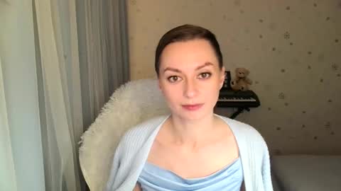 Snapshot of lunaa_bluee chatting on November 12, 9:25 pm lunaa_bluee online show from November 12, 9:25 pm