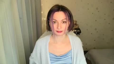 Snapshot of lunaa_bluee chatting on April 23, 9:39 pm lunaa_bluee online show from April 23, 9:39 pm