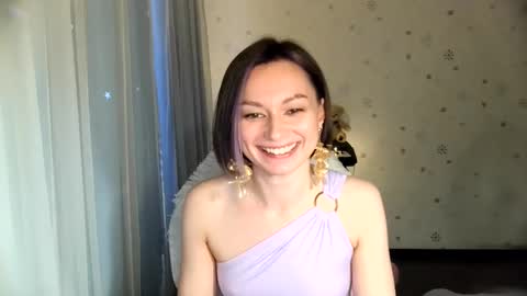 Snapshot of lunaa_bluee chatting on May 25, 6:47 pm lunaa_bluee online show from May 25, 6:47 pm
