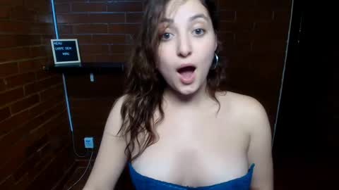 Snapshot of lunaa_m_ chatting on February 21, 2:50 am lunaa_m_ online show from February 21, 2:50 am