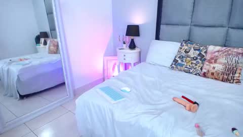 lunaa_moonn online show from September 22, 12:29 pm