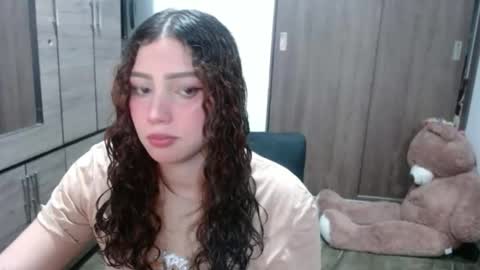Snapshot of lunaa_sub chatting on May 6, 8:58 pm lunaa_sub online show from May 6, 8:58 pm