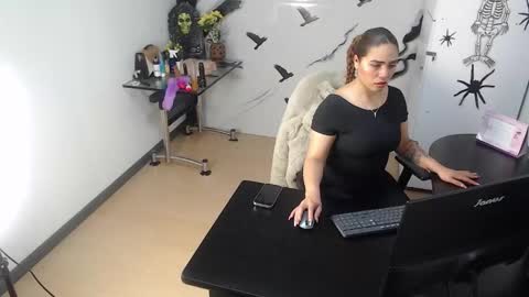 lunaaitana online show from October 24, 2:35 pm