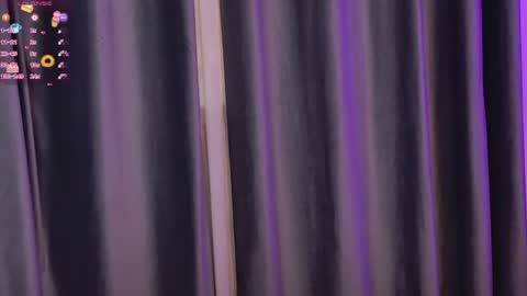 lunababe_ online show from July 8, 10:42 am