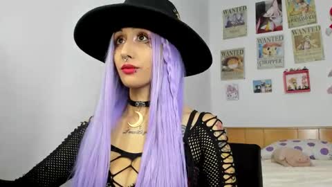 Snapshot of lunacristal_moon chatting on May 28, 7:49 am lunacristal_moon online show from May 28, 7:49 am