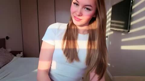 lunacurlys online show from March 5, 11:50 am