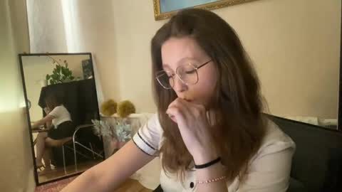 Snapshot of lunafeather chatting on April 19, 12:04 pm lunafeather online show from April 19, 12:04 pm