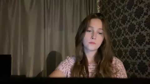 Snapshot of lunafeather chatting on June 15, 6:32 pm lunafeather online show from June 15, 6:32 pm