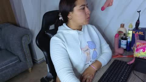 Lunafemme tf online show from April 28, 3:22 am