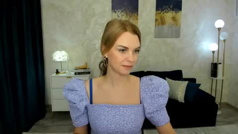 lunaflinn online show from April 26, 3:26 am