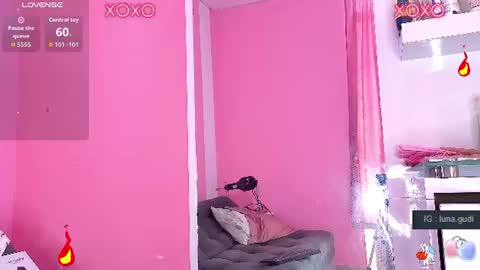 Snapshot of lunagudis chatting on June 18, 3:27 pm lunagudis online show from June 18, 3:27 pm