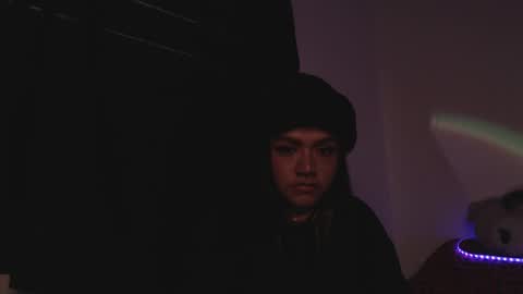 Snapshot of lunahotvibe chatting on April 3, 7:23 pm Luna Online mostly at 9 am 8 pm online show from April 3, 7:23 pm