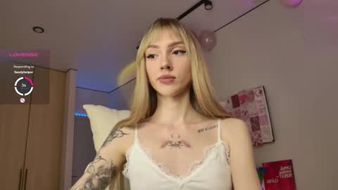 Snapshot of lunainnk chatting on December 4, 12:20 am Luna online show from December 4, 12:20 am