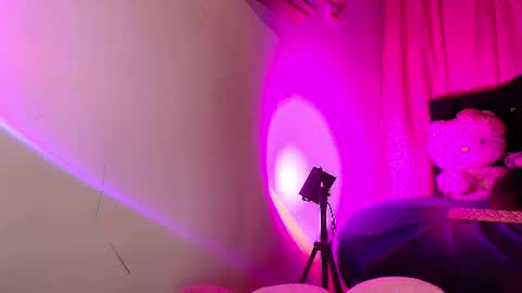 Snapshot of lunaira_deep chatting on August 1, 12:32 am Scarleet online show from August 1, 12:32 am